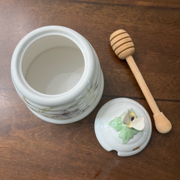 Lenox butterfly meadow honey jar with lid and wooden honey dipper. - Picture 5 of 7